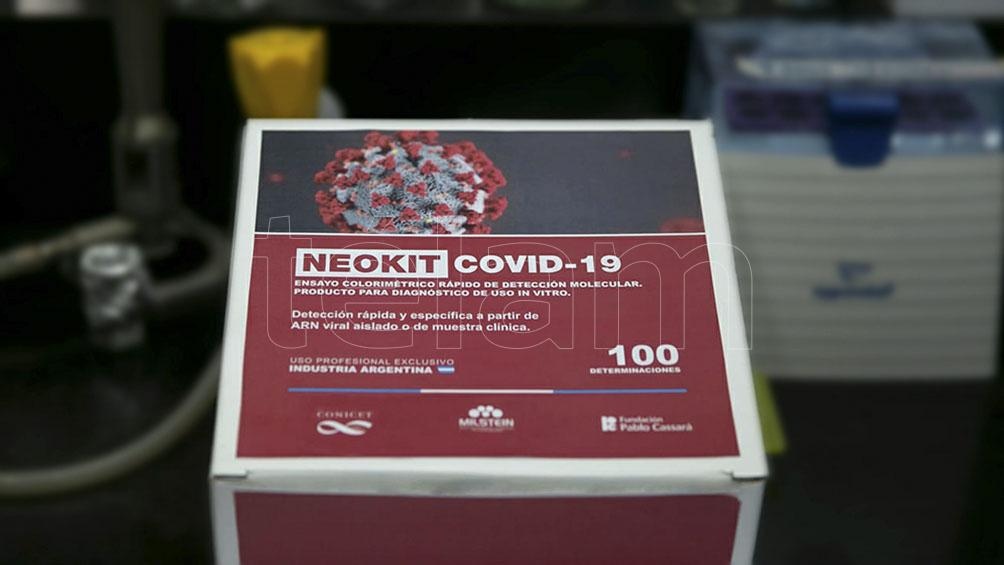 El mayo del año pasado ANMAT aprobó el uso de un test rápido nacional de detección del virus: el NEOKIT-COVID-19.